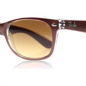 Ray-Ban 2132 Wayfarer 2132 614585 Harjattu Ruskea Läpikuultavalla taustalla Aurinkolasit